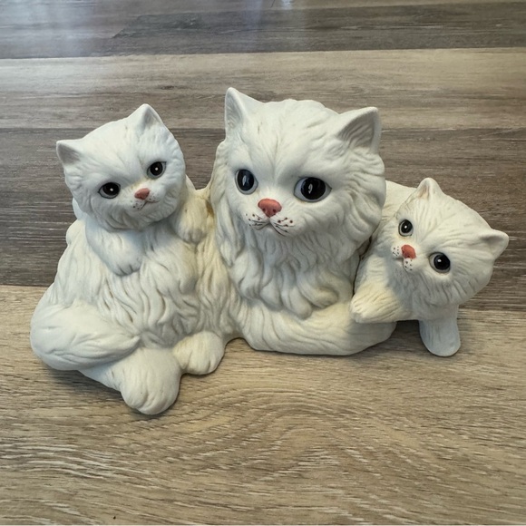 Vintage Homco White Persian Mother Cat w/2 Kittens #1412 Ceramic Figurine - Picture 1 of 9